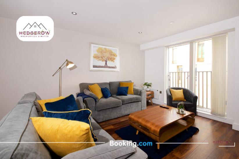 Apartment Hedgerow Urban Oasis: Spacious 3-bedroom Getaway Manchester