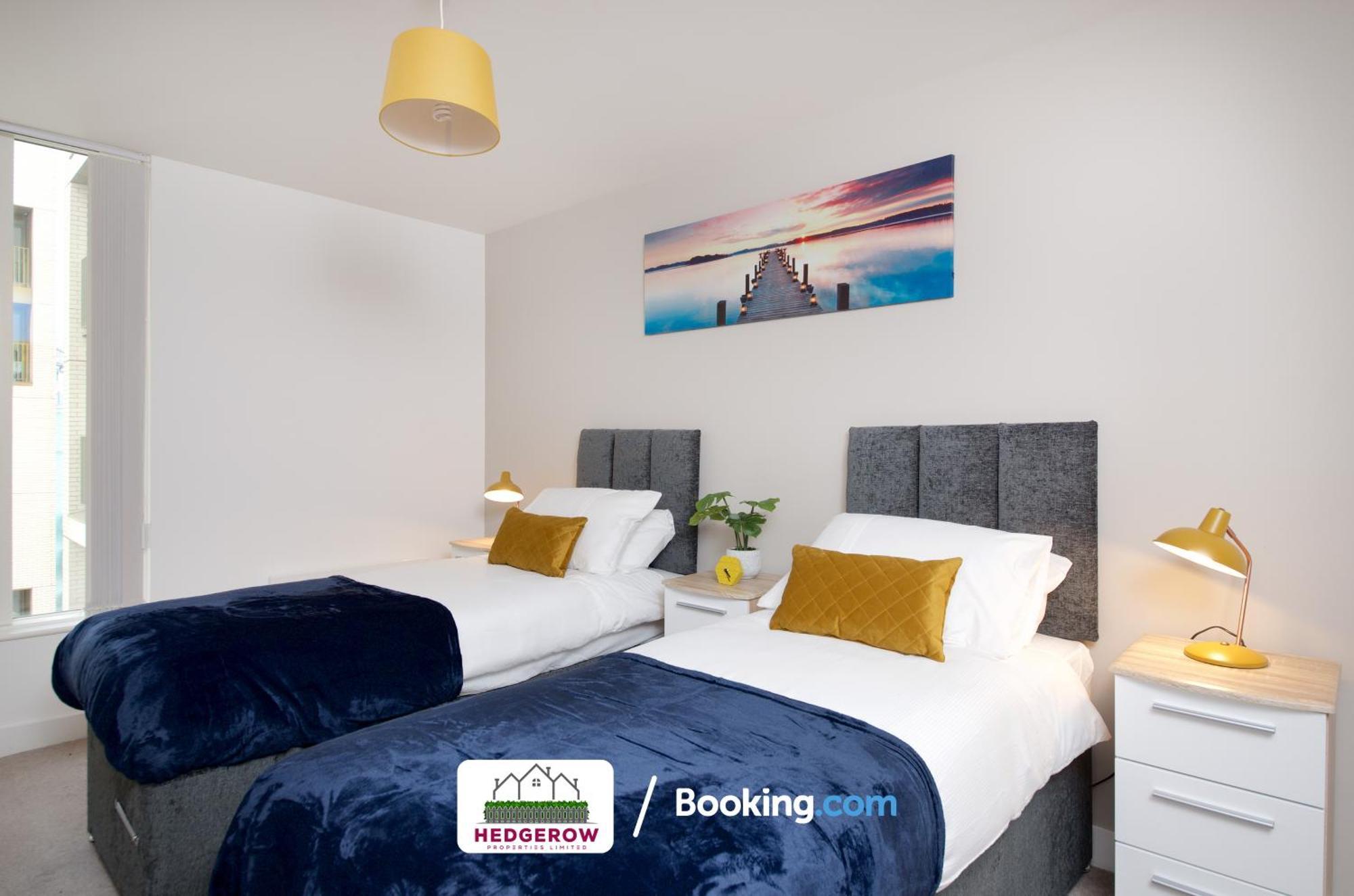 Hedgerow Urban Oasis: Spacious 3-bedroom Getaway * Manchester