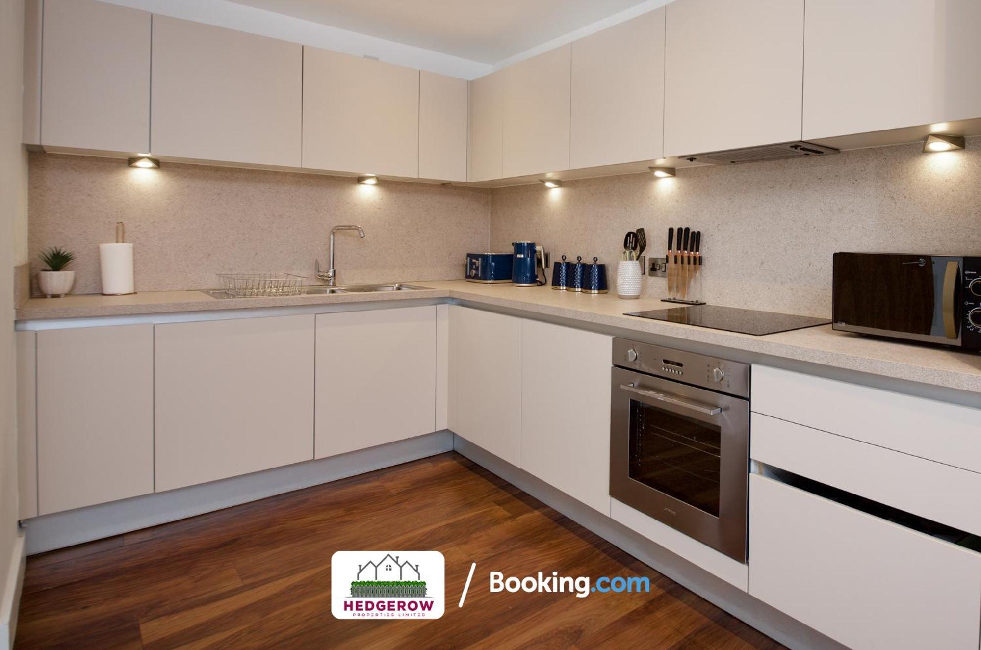 Apartment Hedgerow Urban Oasis: Spacious 3-bedroom Getaway Manchester