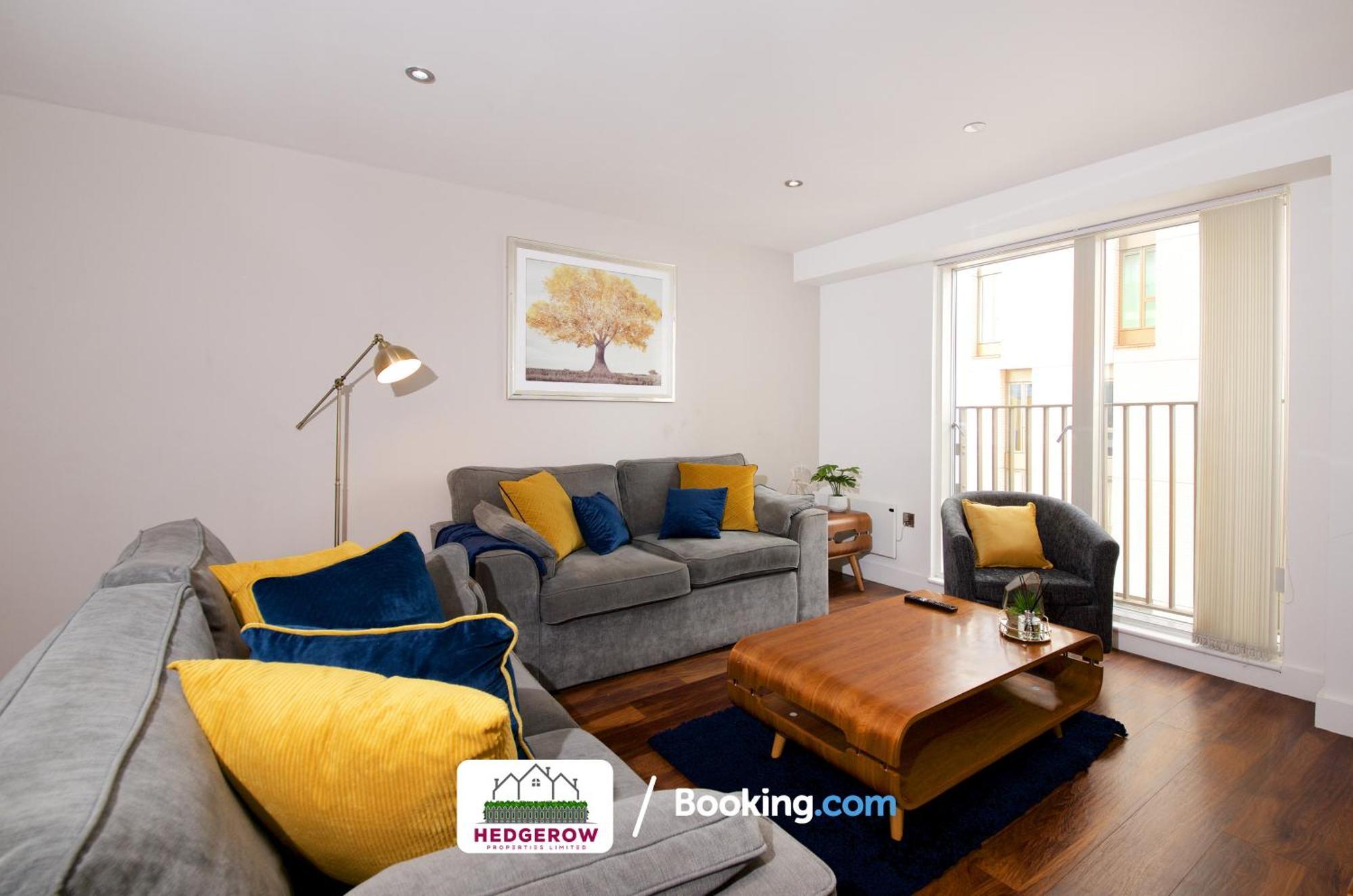 Apartment Hedgerow Urban Oasis: Spacious 3-bedroom Getaway *